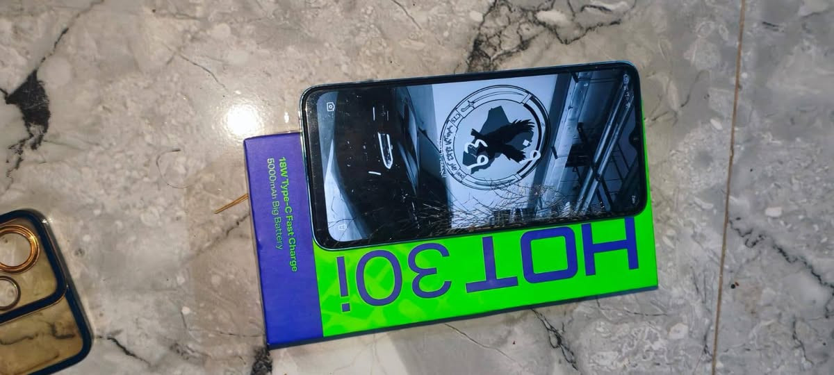 السلام عليكم للبيع جهاز Infinix HOT 30i الذاكرة 128 الرام 8 ملحقاته كامله شاحنه، كارتونه، كفر. الجهاز بيه كسر بالجامه مال الشاشة لمسه طبيعي السعر 80 وبيه مجال قليل للاتصال *********** مكاني ناحية الزوية
