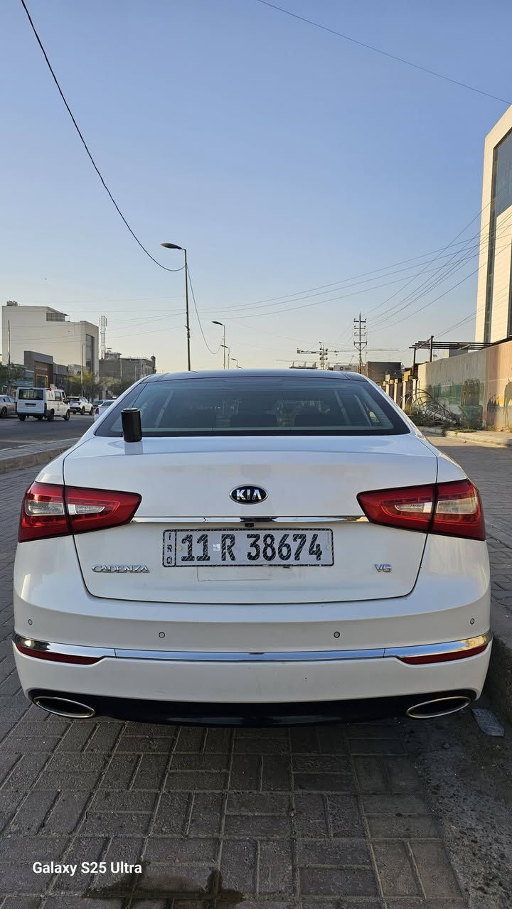 السلام عليكم 
كيا كادينزا 2014 محرك 6 سلندر vip ماشيه 119 الف كيلو متر قابل للزيادة للبيع
رقم بغداد باسمي مداور ثاني يوم
مكاني بغداد - المنصور 
مواصفات السيارة :

بانوراما
حساسات وكاميرا خلفية 
تبريد قطعتين مشتغل منظومة كاملة يم وكالة موبس (mobis)
كشنات تدفئة تبريد للسائق و جانب السائق
تحكمات خلفية
اشاير بالمري 
مري شفط
نقاط عمياء 
مانع انزلاق
بردة خلفية
عدسة متحركة ( dynamic light)
نظام ترحيب 
ستيرن كهرباء
خزن مقاعد 
شفتات ستيرن 
تخم تايرات جديد 
وهواي مواصفات 

 بيها ضربة بالجاملغ الايسر و الايمن و صاير فطر بالدعامية الامامية
دهن و ادامة كلة من شركة كيا و موجودة الوصولات كلها 
محرك مفتوح و مشتغله بالوكالة 

السيارة ما بيها اي عيب مال جناية 

و سونار موجود مسوي العام بشهر السادس

عارضها بسعر 145 و بيها مجال للشراي
للاتصال  او تواصل على الواتساب على الرقم 

 ***********
