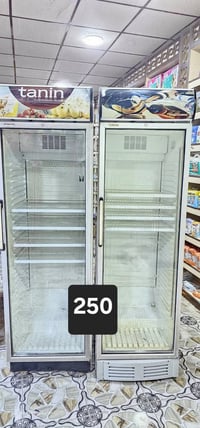 ثلاجات عرض عمودية • ٤ وحدات