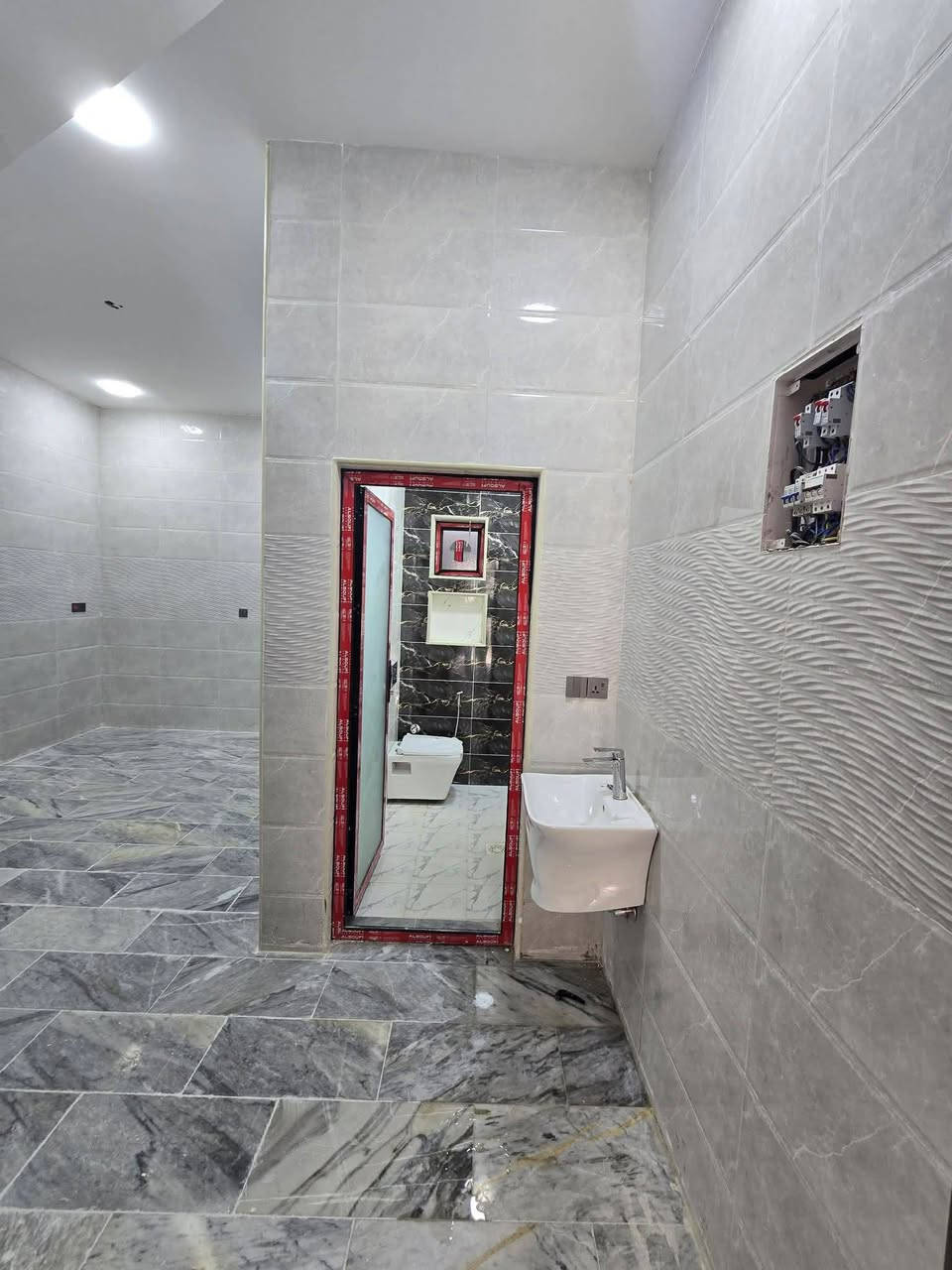 دار  للبيع 50 متر واجهه 5
السعر 165 مليون
حي الجهاد ديوان المخابرات
طابقين ونص مدخلين
الطابق الاول صاله مطبخ حمام منور  
  الطابق الثاني غرفتين وحمام
الطابق الثالث   غرفه وبيتونه وسطح
للاستفسار الاتصال ***********//////***********
