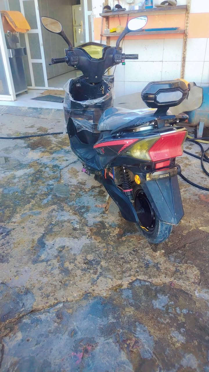 السلام عليكم دراجة شحن للبيع 6بطاريات دبل لايت زنون ابيض واصفر اشاير زنون بيض تايرات جدد مابيها نقص برغي 3سرع نظام بك قفل ستيرن قفل جنطة كشن مغلف حراري ستان رياضي ستان تعليك السعر 410وبيهة مجال حك جية للاستفسار ***********
