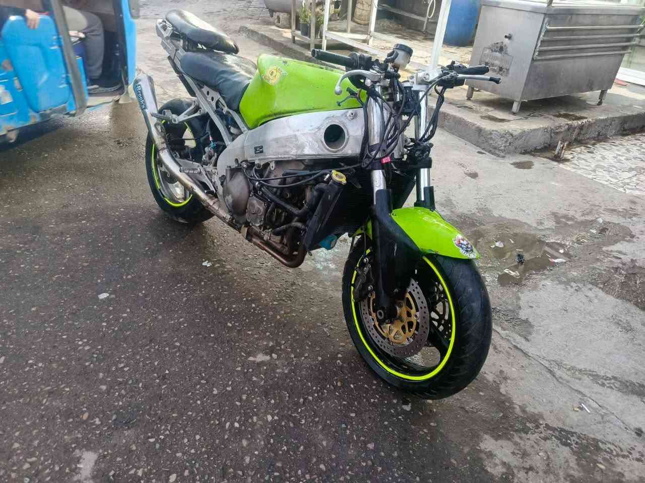 السلام عليكم كاوسكي 900ccمكينة فول شلعة ومعدل وفصلة الدراجة فول  بس بيعة صوت بسبب الطلقة مال كلج لا تبخير لا تنقيص السعر 1100وبيهة مجال العنوان بغداد الشعلة جوة جسر الشعلة ***********
