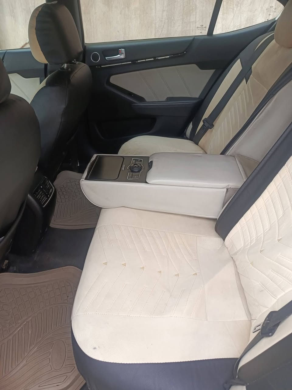 كيا كادنزا خليجي فول ميحتاج اكتب كليشه فول للأخير 
محرك 3500
ماشيه 260 الف 
محرك شرط مامفتوح 
عليه ادامه كامله ربع متصرف عليه بيع مستعجل 
تحويل مباشر شرط 
مكانه رمادي 
سعر 117وبيه مجال 
اخوان كلشي موضح بل صور وسونار كدامكم
***********
