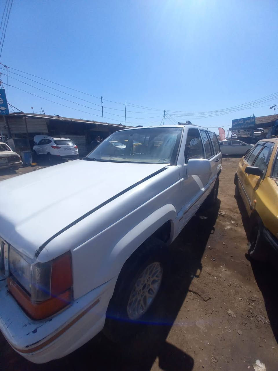 جيب شيروكي رقم بغداد المكان عماره وراعيهه عماره مكينه وگير بطه جديد بيع او مراوس السعر 35 ***********
