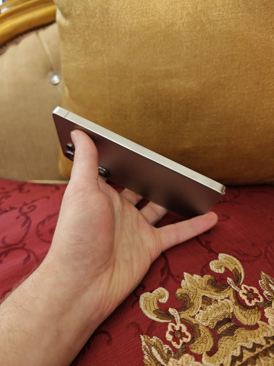 سلام عليكم للبيع او مراوس
 اس 25 التره ذاكرته 1 تيره نضافته 💯💯 شرق اوسط دبل سيم كارت السعر 1425 مكاني كربلاء للتواصل عل رقم ***********
