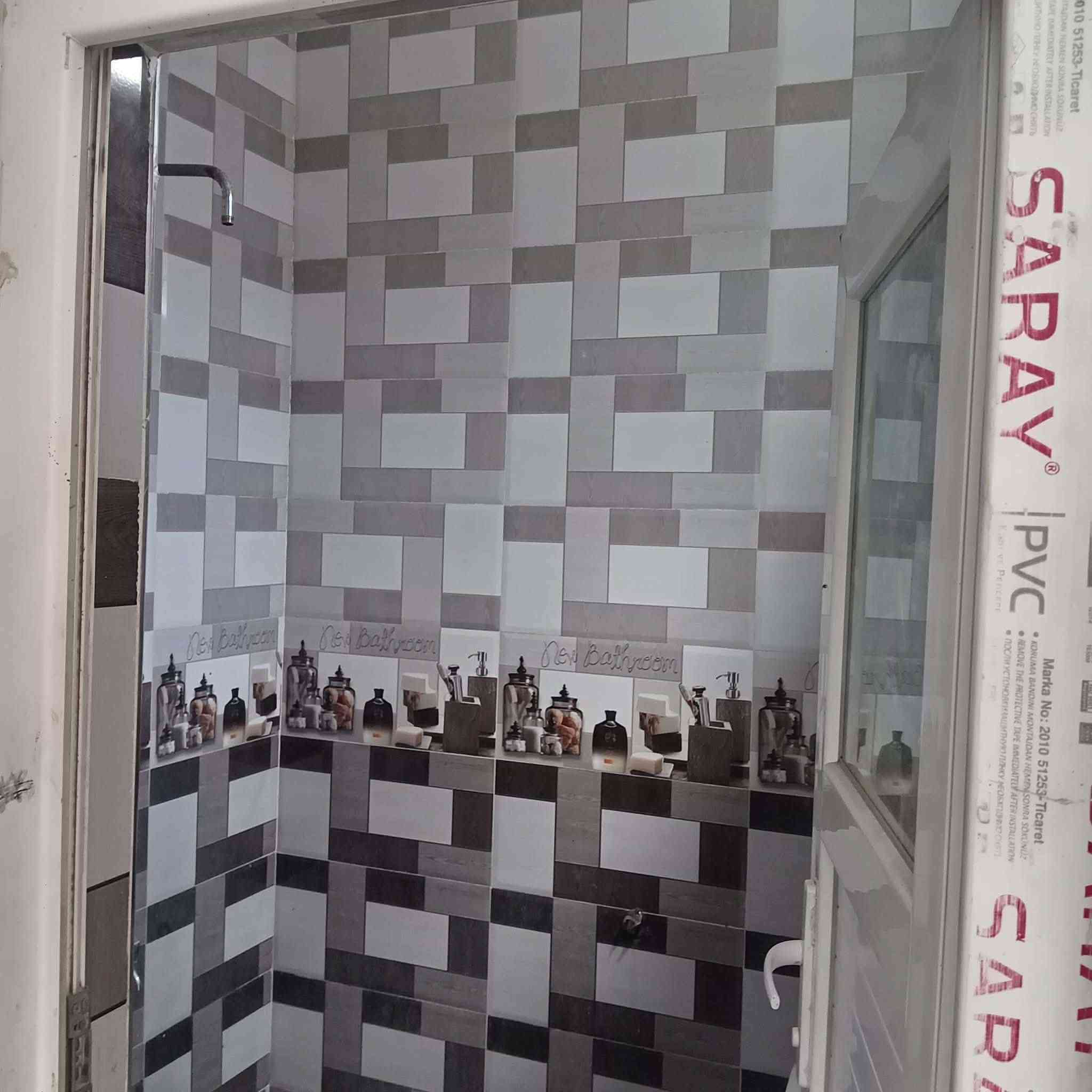 سلام عليكم بيت للبيع المساحة100م بناء جديدة على طريق السنيه بحي الامين للاستفسار على***********
