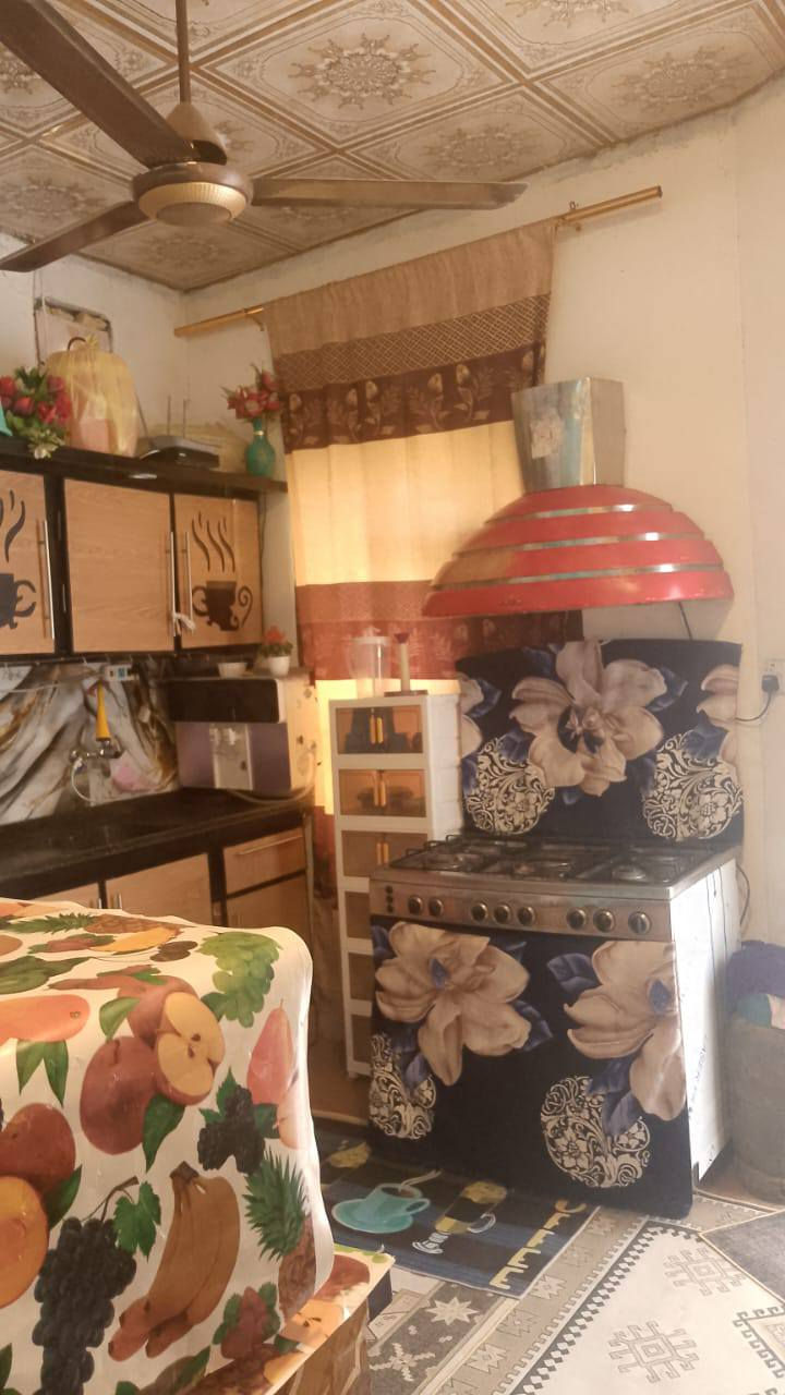 دار للبيع مساحة 100 كافة الخدمات متوفره 

مقرنص مجاري ماء كهرباء  نت ضوئي 

مجاور سكك الجربوعيه 

غرفه + صاله+مطبخ+صحيات خارجيه+حمام داخلي 

ملاحظة 

أساس غرفه ثانيه موجود  واساس براني 

السعر مراجعه مكتب عقارات جلاوي 

***********
