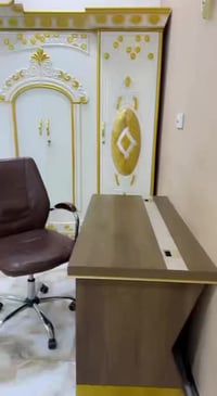 غرفة نوم خشب عراقي ديكور تركي الغرفة نضيفة اريد ابيع كل محتويات الغرفة...