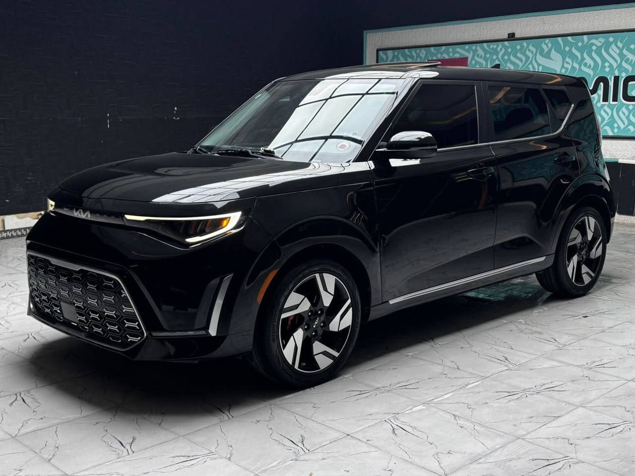 للبيع كيا صول 2025 GT Line 🔥
✨ سيارة مميزة بحالة ممتازة جداً – استخدام نظيف

📍 الموقع: كربلاء المقدسة
💰 السعر: 172 ورقة (قابل للتفاوض)
📄 الأوراق: باسمي مباشر
🔖 الرقم: فحص مؤقت – حرة تترقم جميع المحافظات

‼️ ( تفاصيل الحادث فقط بارد خفيف في الجاملغ الأمامي السيارة بدون صبغ السيارة ) 

🔵 ماشية 17 الف كيلو 
🔵 صور الحادث مع المنشور 

⚙️ المواصفات – فئة GT Line اعلى فئه :
⚙️ فول مواصفات 1/1
⚙️ كشن كهرباء 
⚙️ انارة محيطيه
⚙️ تشغيل عن بعد 
⚙️ محرك 2.0 لتر – 4 سلندر
⚙️ دفع أمامي
⚙️ جنوط رياضية 18 إنج
⚙️ إضاءة أمامية LED
⚙️ فتحة سقف 
⚙️ تشغيل بصمة + دخول ذكي
⚙️ شاشة كبيرة تدعم Apple CarPlay & Android Auto
⚙️ كاميرا خلفية
⚙️ حساسات خلفية
⚙️ مثبت سرعة
⚙️ تحكم بالمقود
⚙️ نظام مانع انزلاق ABS
⚙️ تكييف ممتاز
⚙️ مقاعد مريحة بتصميم رياضي
والكثير من مواصفات Gt line 

☎️ للاستفسار أكثر عن السيارة الاتصال على الرقم ***********
