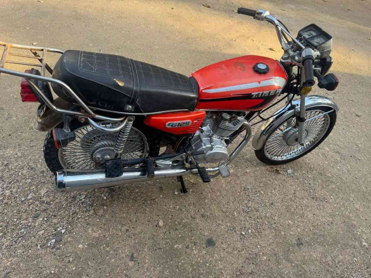 سلام عليكم 
للبيع تايكر. اوراق مديل21نضيفه مثل ماواضح بلصوره محرك خيرمن الله مامفتوح سعر475وبيها.مجال رقم***********
