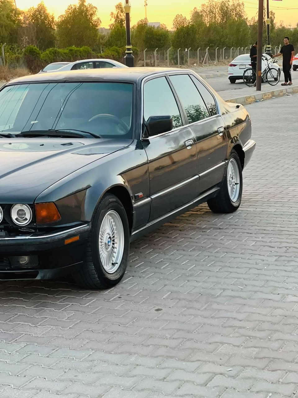 السلام عليكم BMW 740 اصل موديل 92 سيارة بلاديه  مكفوله من الصبغ والضربه السياره جارده تريد تصبغ السيارة جاهزه كير ومحرك شرط صدر جديد تدفئه تبريد شغاله كهربائيات كلها شغاله سنويه مشروع وطني الى 27 السعر 65 وبيها مجال مكاني صلاح الدين تكريت الشراي يتصل *********** ممتواجد عالفيس
