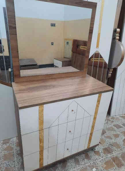 غرفه تركيه ٥قطع نضيفه كلش وصبغ حراري اصلي كنتور ابواب ومنام عراقي احطاطه وفرشه وياه السعر ٣٧٥وبيه مجال بصيط اتصل على الارقام /***********/***********/ مكان فلوجه
