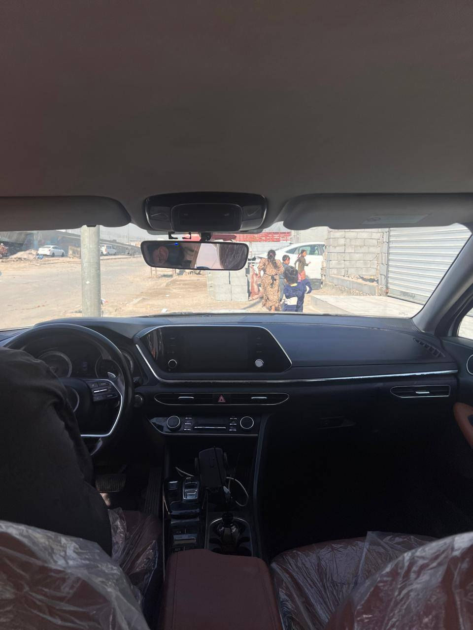 سلام عليكم سوناته تكسي دبي سياره جاهزه مابيه اي نقص تغير لون من بيجي الئ ابيض سياره جديده ماشيه 40 لف حقيقي كفاله كير مكينه بطاريات رقم أربيل مكاني بصره سعر 148.      ***********
