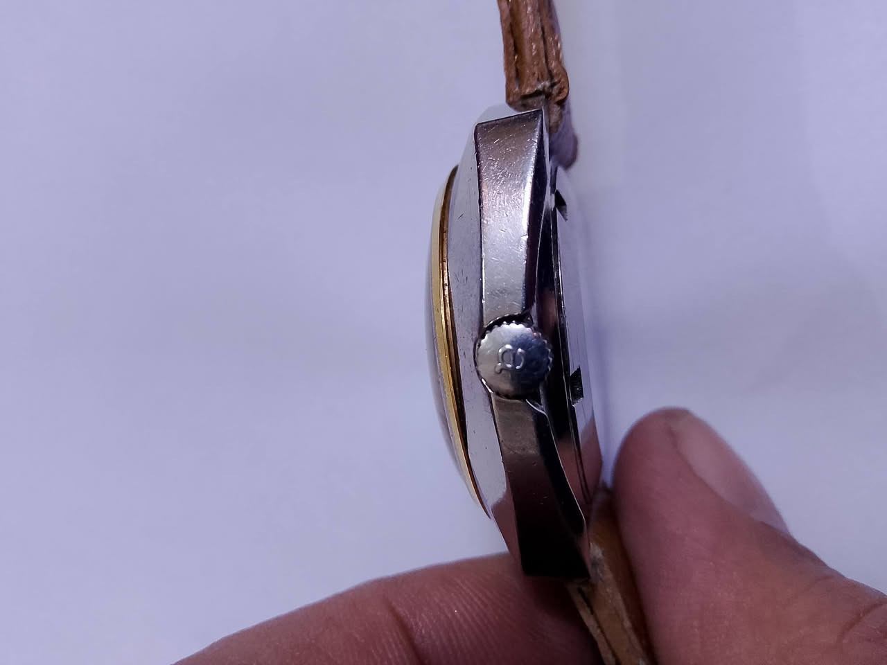 السلام عليكم..اتلتنك اوتو...سندوز اوتو.. سرتينا مكينة مختومة سويسري اصلي كوارتز..المراسله على الواتس ***********..يوجد توصيل لكافة المحافظات..
