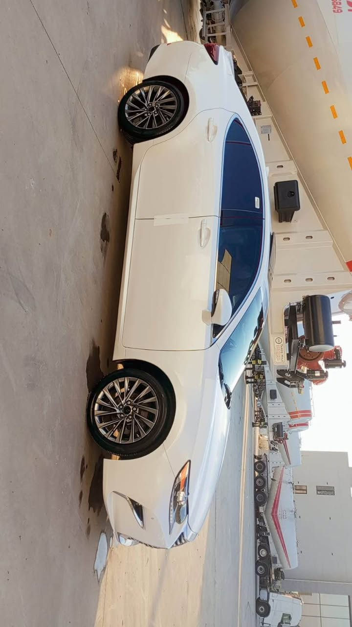 ليگزز موديل ٢٠١٦ ئه مريكي به كلين داخل بووه ٨٥ مايل روشتوه گيرو مه كينه و ته قه و ره قه ي به شه رت يه ك چاملغي بوياخه يه ك په له ساردي بچوكي هه يه  200 مه عمه له يه كي كه م  *********** السليمانية, العراق
