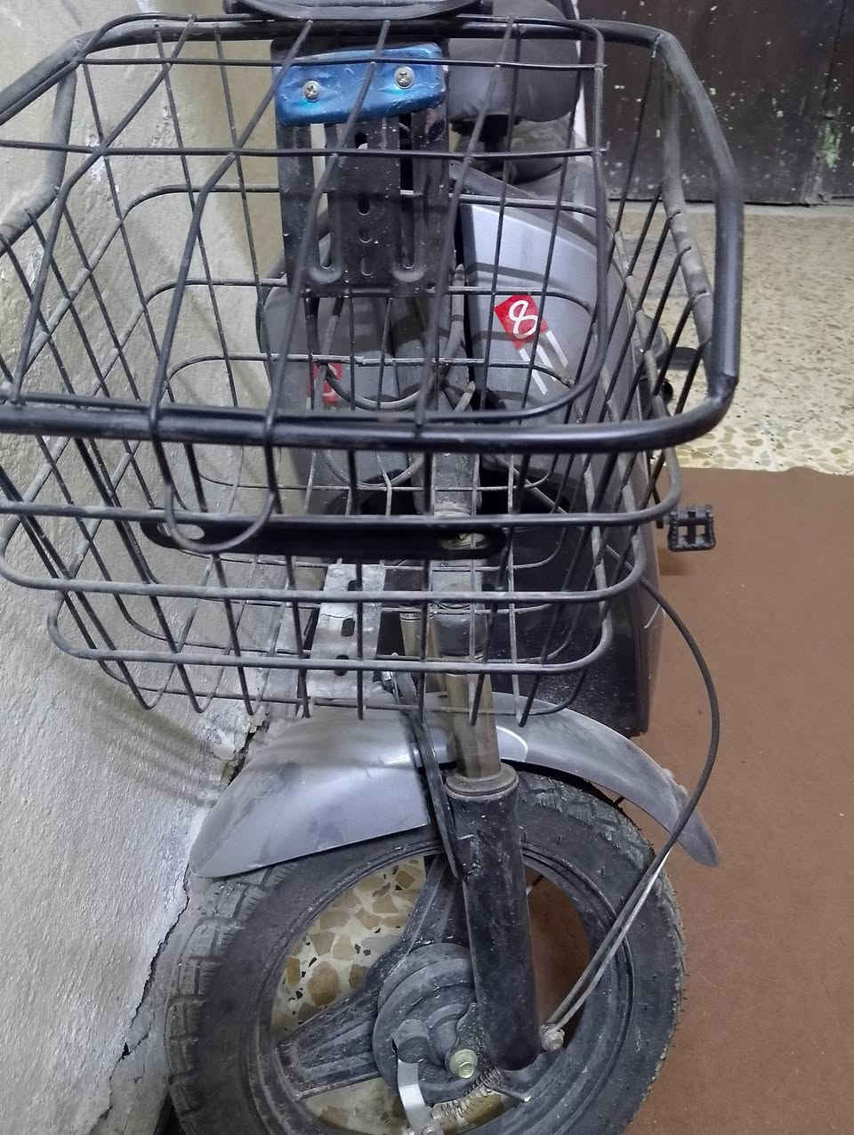 دراجة شحن جديد للبيع  جديدة جدا غير مستعملة ضمان 2شهر بطاريات جدد شرط الفحم بسعر مغري جدا 200الف فقط 
الاتصال واتساب ***********
