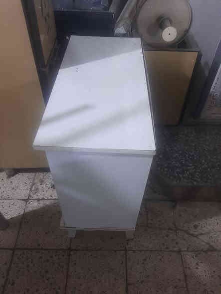 ميز طعام قابل للفتح ليصبح اكبر مع بوفيه صغيره السعر ٣٠ الف موبايل ***********
