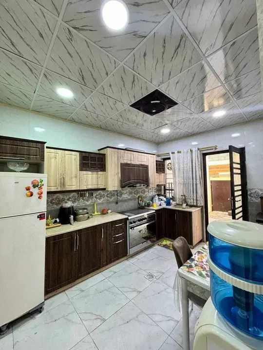 #دار_للبيع 
📍حي النور بالقرب من 🕌 مسجد السلام 
⚔️مساحة ١٠٠ متر مربع واجهة ٦ونص متر 
⬅️للسعر علق بتم ويوصلك السعر برسالة على الخاص 📩 
🪂طابقين 
☄️الطابق الأول غرفة نوم ومطبخ وهول داخلي واستقبال
 🔺️الطابق الثاني ٣ غرف ومشتملات وهول داخلي 
☑️السطح كاشي كامل 
☑️البيت مابيه نقوصات ومرتب ⚘️
☑️الشرعي شخص واحد والبيت سند ملك صرف 
☑️للاستفسار اكثر الاتصال على الأرقام 
☎️ ***********
☎️ ***********
