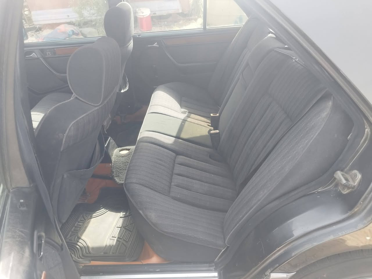 سلام عليكم مارسدس دب للبيع موديل 1985 مكفوله مكينه راس الثور فيشه وبطل تبريد  شغال الاستفسار ***********
