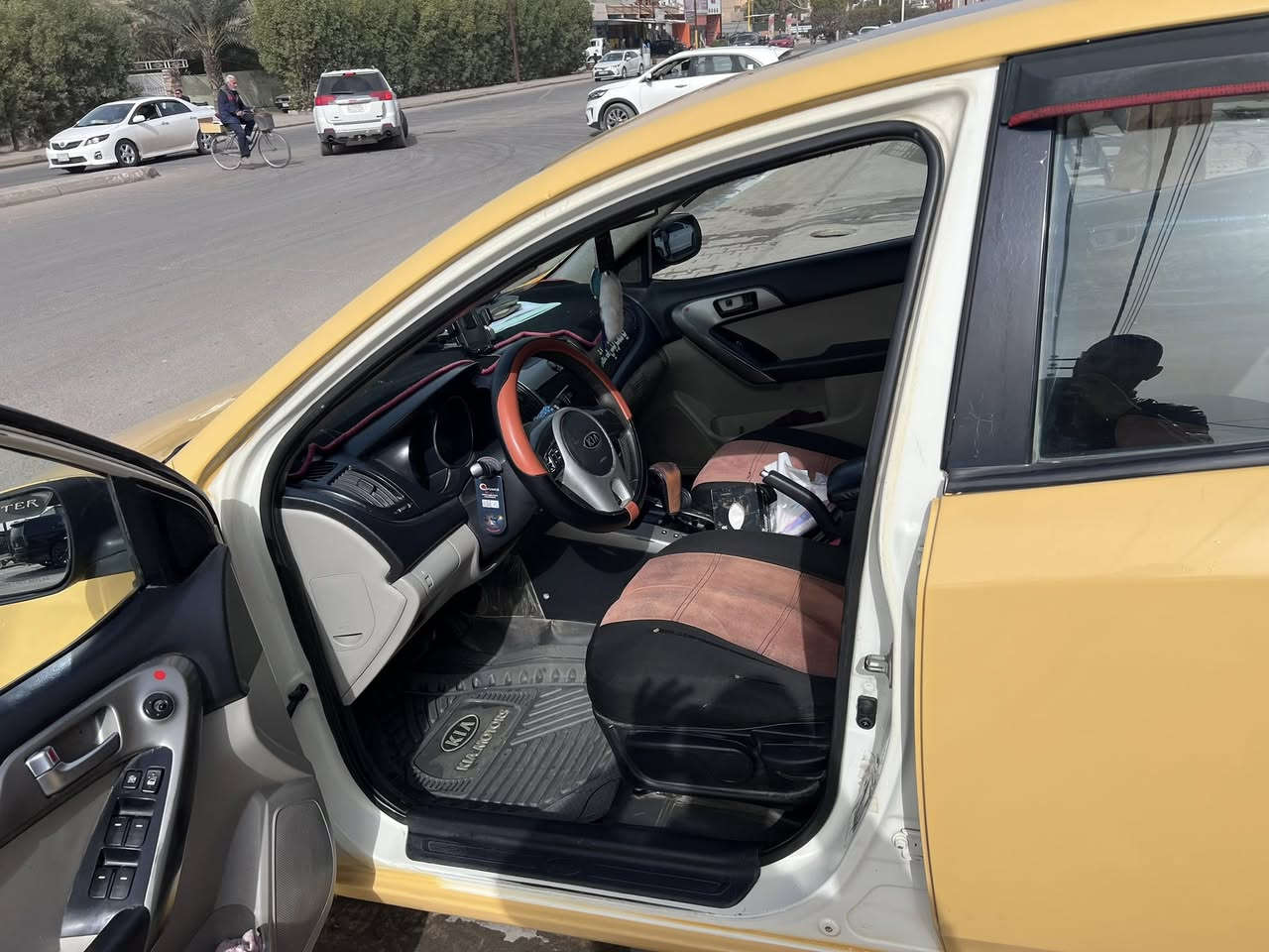 سيراتو موديل 2009
كير ومحرك مكفول
سياره نضيفه 
مصفره من هيئه والغرامه 
تبريد ثلج 
صدر جديد 
ضربتها جاملغ تصليح بارد 
سعرها 78
***********
