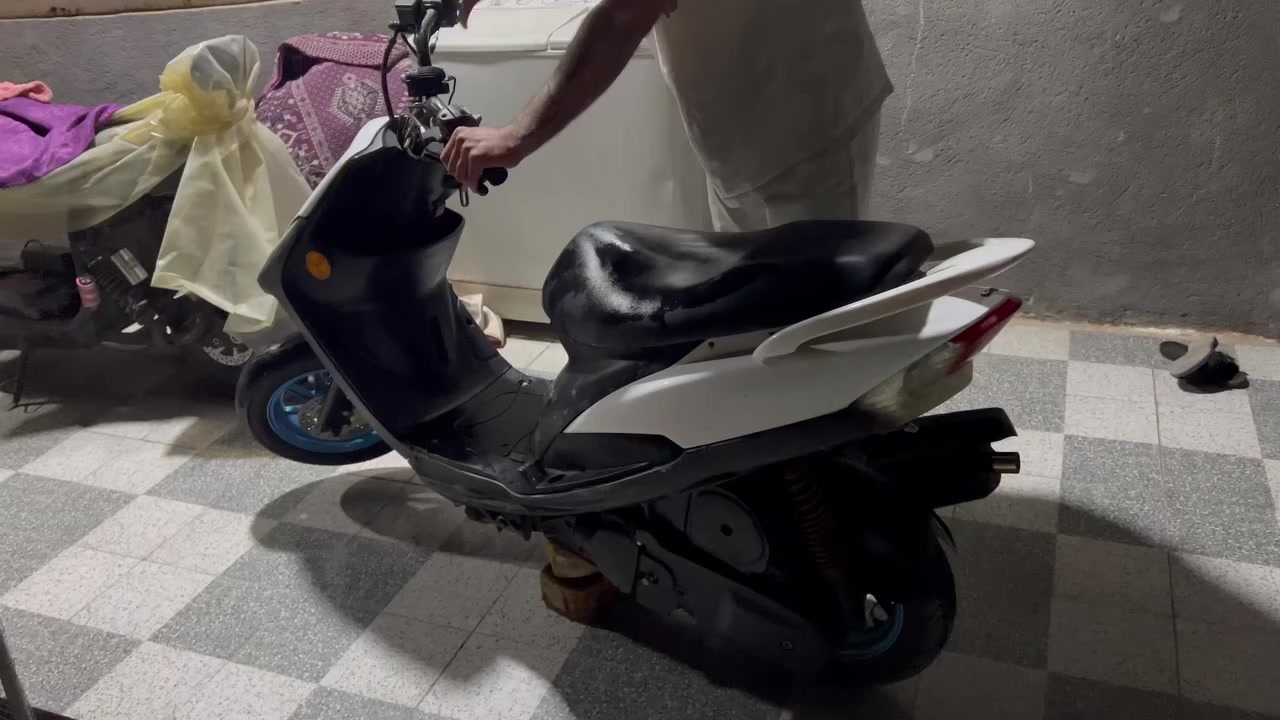 سلام عليكم دراجه ماكس عدله خير من الله كهربائيات مكينه حلوه ونضيفه دراجه مال جناي ابد ممتعوبه ومثل مواضح عندك بالصور والفديو سعر ٤٥٠ الف وبيها مجال للطيبين تحب تجي خاص او واتساب ***********مكاني بابل
