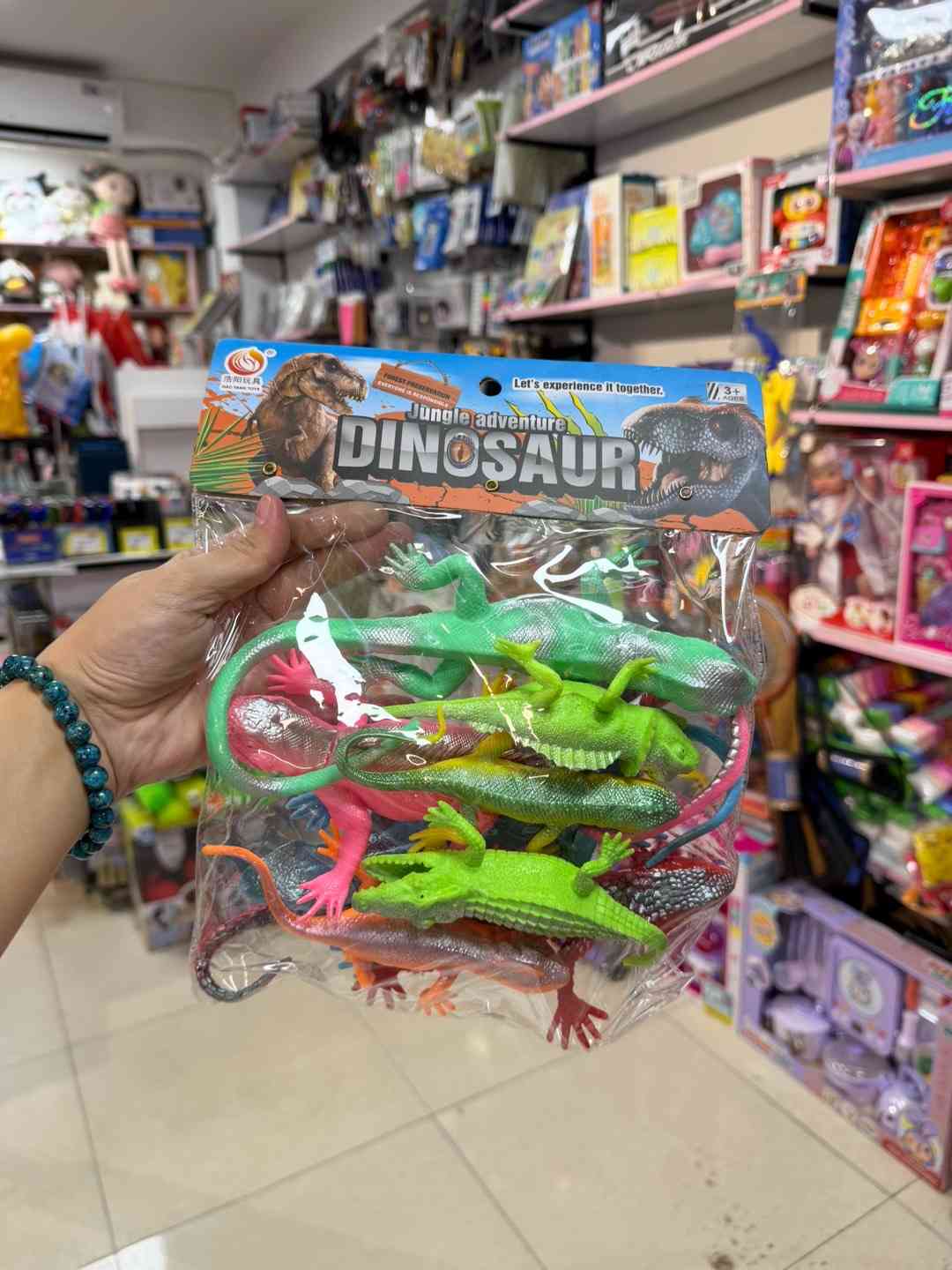 #EmClimaUltraLeve  🦁🦖🦋 عالم كامل من المغامرة بين يدي طفلك! تشكيلة متنوعة من مجسمات الحيوانات البرية، البحرية، الحشرات، والديناصورات بجودة ممتازة وألوان جذابة، لتنمية خيال الأطفال وجعل اللعب أكثر متعة. 🌟 🎁 متوفرة الآن… سارعوا بالحجز قبل نفاد الكمية! 📍العنوان :  بغداد-السيدية-شارع الضباط- مقابيل كلشي  وكلاشي- مجاور مكتب نزار للعقار داخل الفرع  🤳للاستفسار الاتصال على الرقم *********** 🚚تتوفر خدمة توصيل  5000 لجميع محافظات العراق
