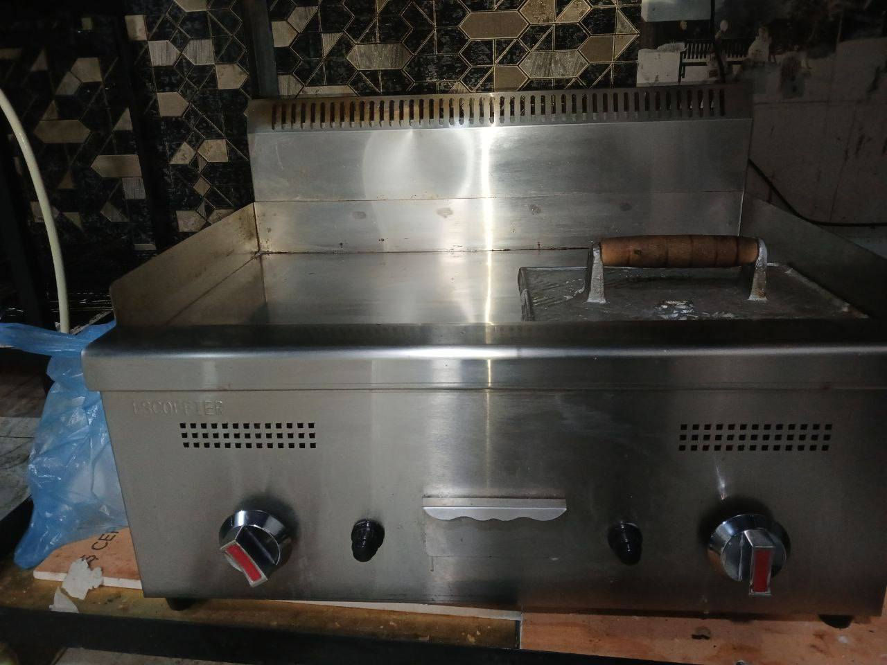 كريب بركر سل ستيل غير مستعمل سعره ٣٠٠المكان الكوت .
***********
