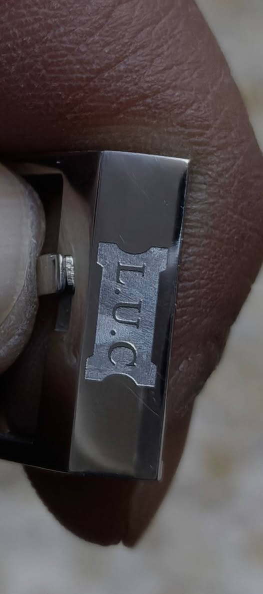 سلام عليكم ساعه شوبارد بهاي النضافه 
شغاله بل كامل تحتاج باتري فقط 
سعر 170$ بيها مجال ***********
