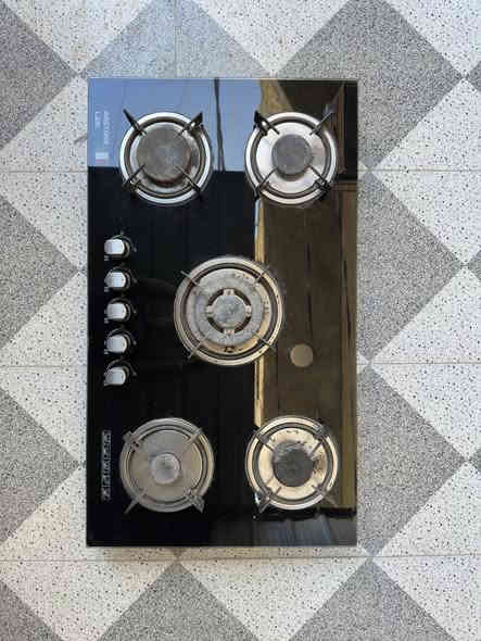 السلام عليكم طباخ ايطالي الصنع خمس عيون كلهن شغالات والطباخ جاهز ونضيف عنوان ميسان العماره ت *********** السعر 75 وبي مجال وتدللون
