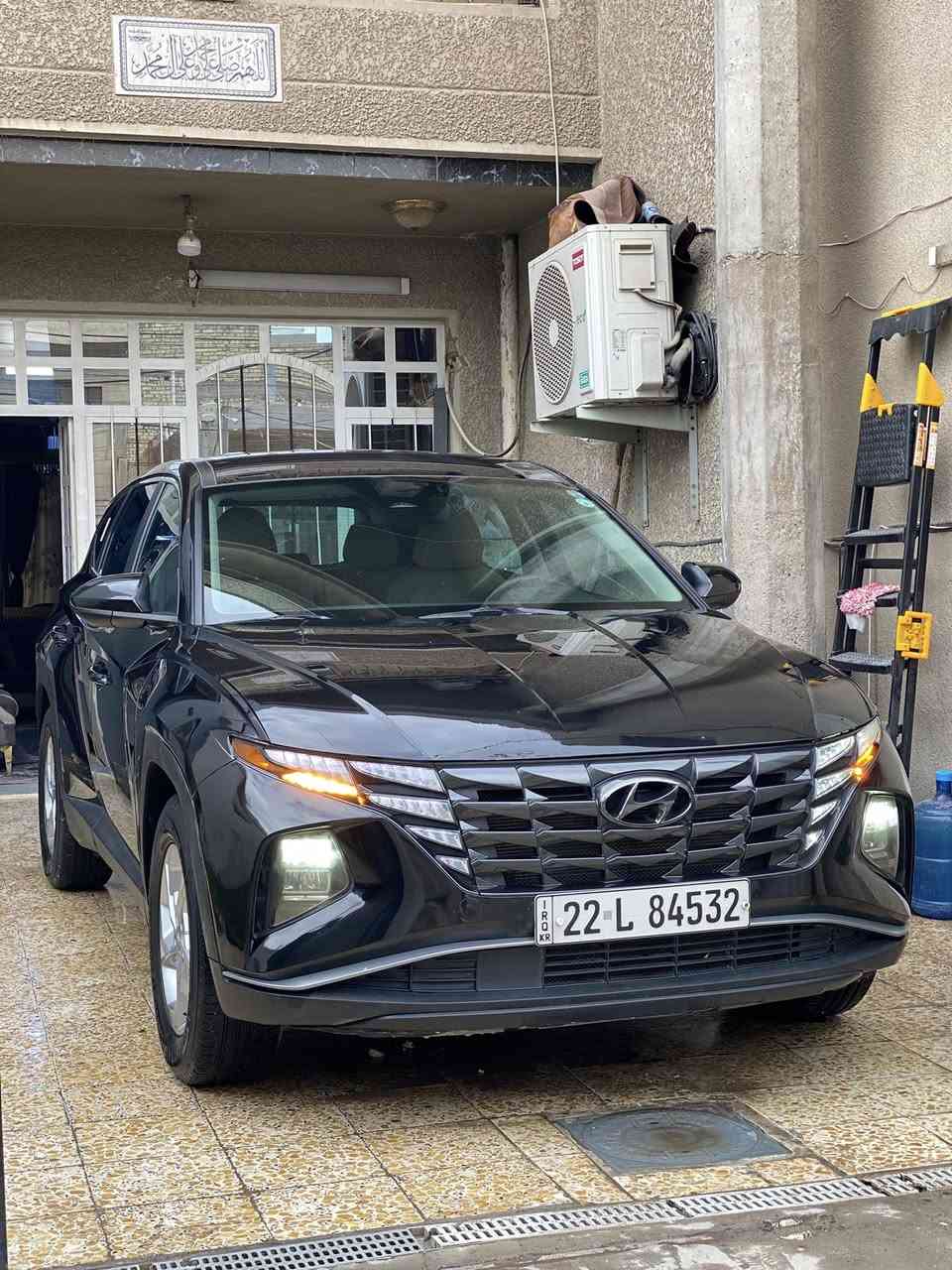 سلام عليكم 

للبيع 

توسان 2023 وارد امريكي

السيارة مواصفات SE يعني مواصفات متوسطة

ماشية 61 الف كيلو متر

شاشة لمس ابل كار بلي 

اوتو هولد

سايد بريك بصمة

اوتو ستارت

فول تحكم ستيرن جهتين

رقم اربيل تحويل مباشر

محرك 2500 GDI تنفس طبيعي

السيارة وارد امريكي حادثها مثل ما موضح بالصور بدون ايرباك والتفاصيل كلها موضحة بالسونار 

السعر 17,800 يعني 178 ورقة وبيها مجال

مكاني بغداد الامين الثانية

رقمي :***********
