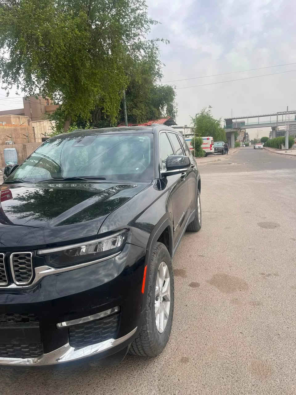 جيب لمتدد سبعه راكب كشنات منفصله VIP حادثها سطحي بيبان جهة اليمنى وتم استبدال الباب بأخرى تفصيخ نفس اللون البجم كبس شركه رقم بغداد باسمي العنوان بغداد شارع ١٤ رمضان الاتصال بالرقم ***********
