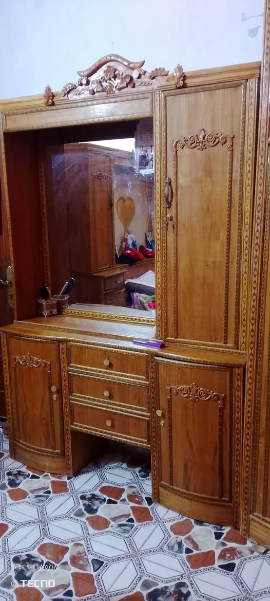غزرفه 8قطع مستعمله سنه ونص كله نفخ جبته اول ما نزل موديله صارت عليه ب 2ونص بنسبه لسعره مناسب اريد اشيل واريد ابيعه اتصل ع رقمي ودلل ***********
