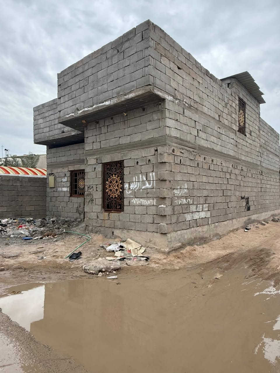 أسعد ألله أوقاتكم بكل خير 🌹
اللاستفسار ***********
توفر دار سكن لبيع🔹
ألمساحه 130 م ⚡
دار ركن على شارعين
 شارع تبليط 10 م

جميع الخدمات متوفره
مدارس قريبه عليك + ماء + كهرباء + مجاري
محتويات البيت
كراج 
دوانيه 
صاله
مطبخ
غرف منام عدد2
صحيات
نوع العقار : طابو ملك صرف زراعي تتكاتب وي مالك الأرض مباشرةً 

العنوان : أبي الخصيب طريق الوصطي مقابيل مدارس طيور الخصيب الاهليه تبعد عن طريق الوصطي 50 م

سعر 49 وبي مجال
اللاستفسار ***********
