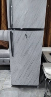 ثلاجتين محتاجات ماطور نظيفات جدد.  07807743516وات ساب