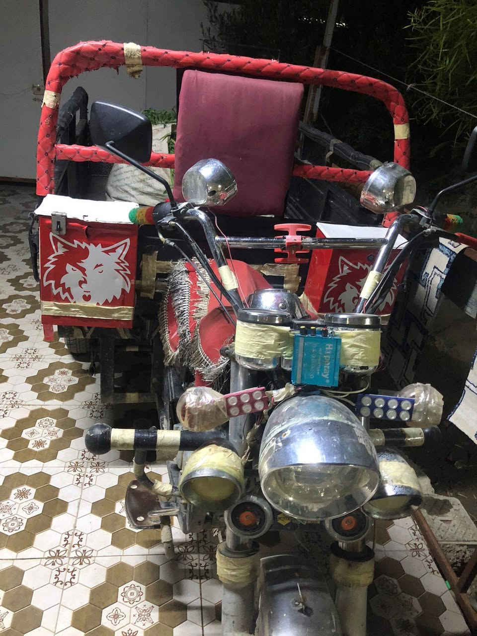 السلام عليكم ستوته للبيع موديل 2024 اوراق كامله كهربائيات كامله نظيفه من كلشي مكان ديالى 
الاتصال على هذا الرقم ***********
