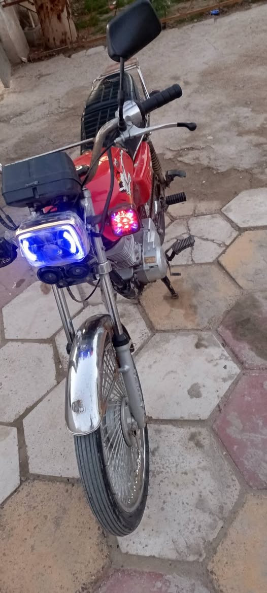 دراجه ايراني اربعه كير موديل 20 بدون اوراق بس مكاتبه وكفلهه سعر 325عنوان بغداد جسر ديالى بغداد, العراق


**إذا كنت صاحب هذا الإعلان وتريد حذفه لأي سبب، رجاءا أرسل رسالة إلى الدعم الفني**