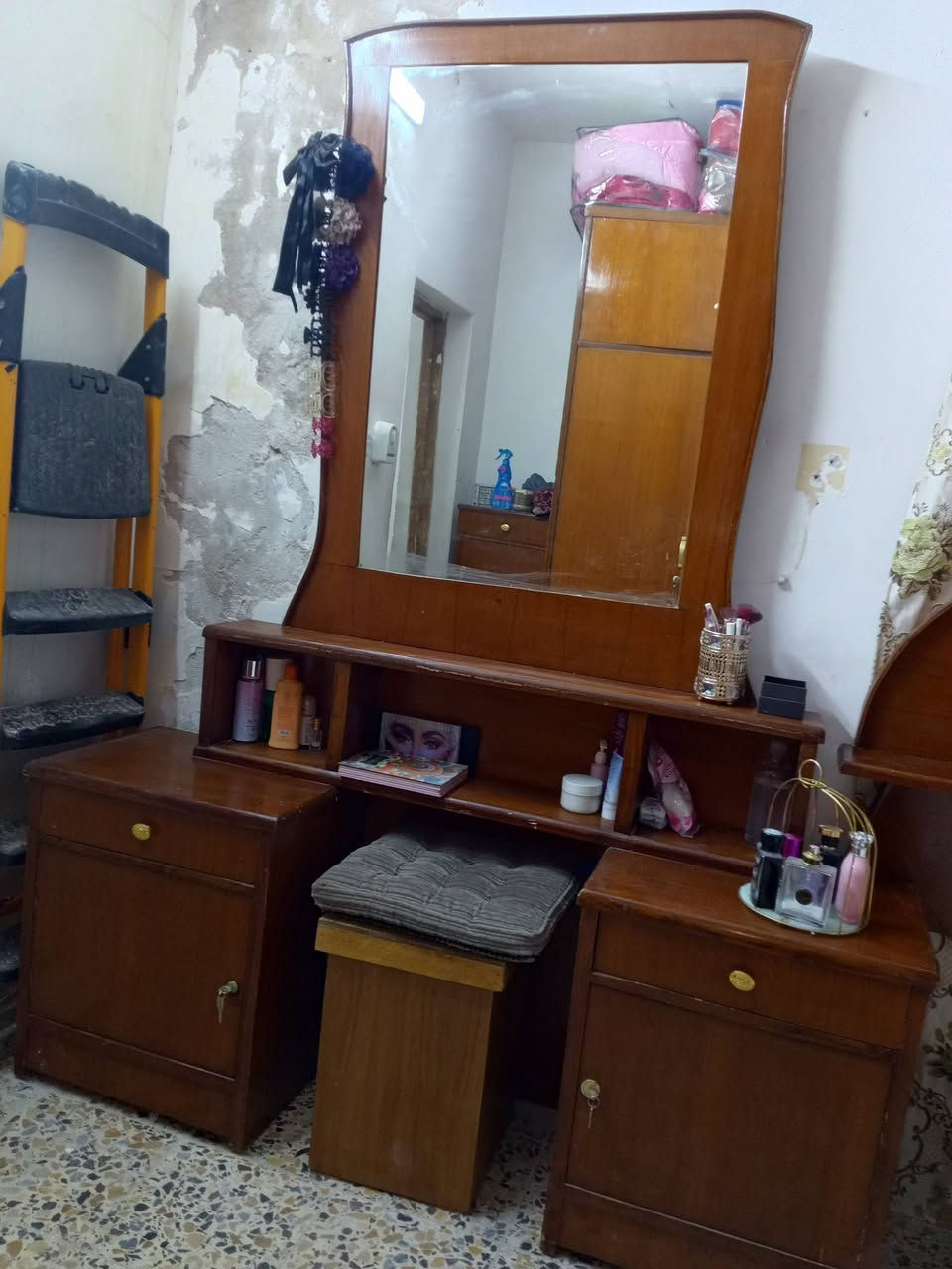 غرفه صاج عراقي للبيع بسعر 550 وبيه مجال بسيط  مكاني بغداد الحريه ثانيه


**إذا كنت صاحب هذا الإعلان وتريد حذفه لأي سبب، رجاءا أرسل رسالة إلى الدعم الفني**