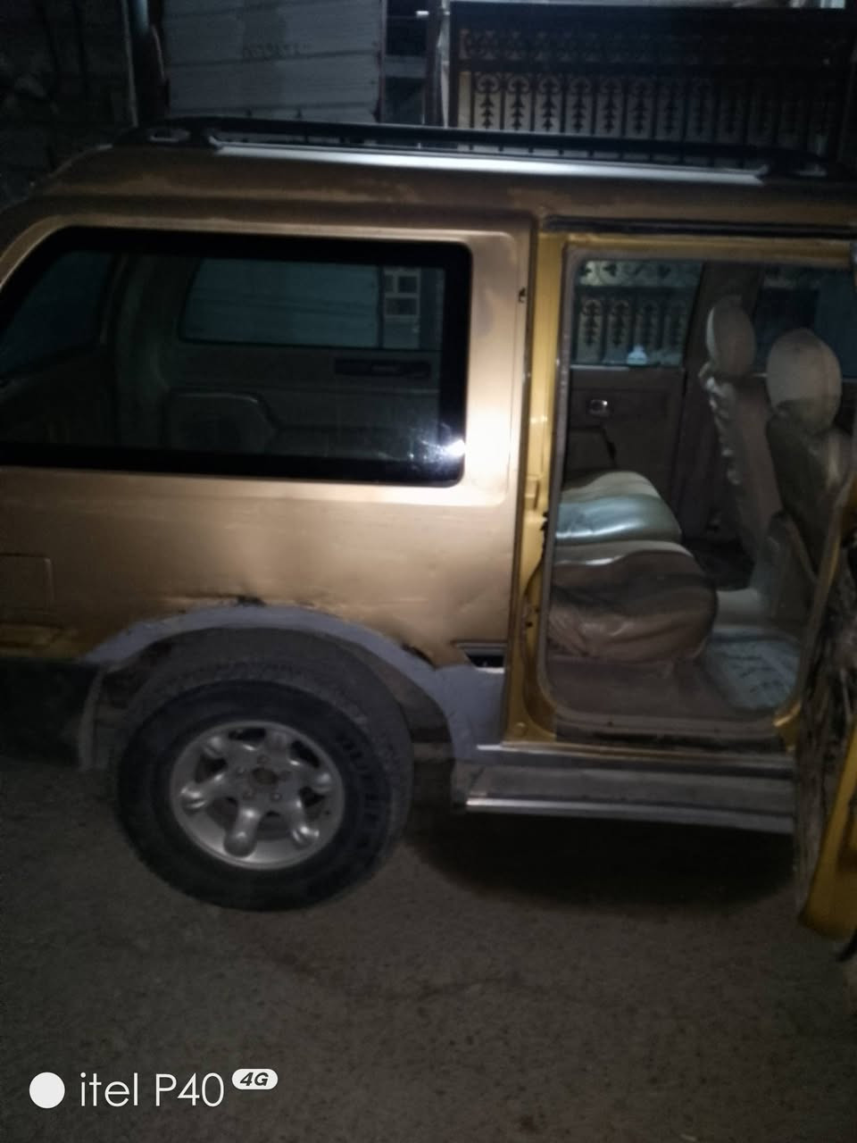 جنبي 7 راكب خصوصي رقم انكليزي هزه جديدة بسمي السيارة موديل 2006 كير عادي رقم واسط السعر 40 
***********
