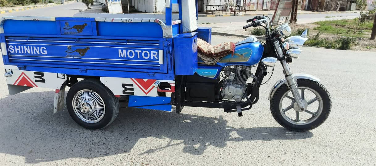 سلام عليكم اخوان ستوته جمرة  موديل 20محرك 23مفتوح  تخم تاير جديد مدفوعة كمرك بس تروح ترقم  مصبوغ البدي عام صبغ حراري  اوراق اصولي  كهربائياتها كلها  شغاله    ستوته خير  من الله سعر مليون400 وبيها مجال قليل مكاني بغداد محموديه ناحيه الطيفيه 
*********** بي واتساب
