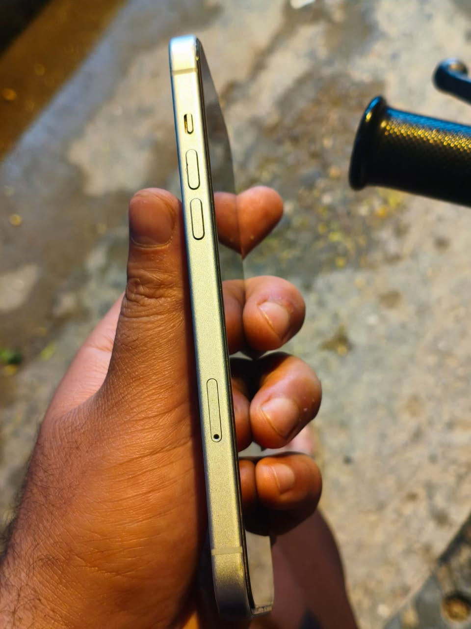 📱 iPhone 15 Plus – سعة 256GB
ايفون 15بلس
• شريحة واحدة + يدعم إضافة حتى 8 شرائح إلكترونية (eSIM)
 • الجهاز نظيف
 • لم يتم فتحه أو تصليحه أو إدخاله للصيانة
 • شرط الفحص: تستلمه وتفحصه بكل أريحية (مكفول)
    •.  بطارية 87%   

🔹 ملاحظة:
يوجد كسر في 
الجهة الخلفية (موضح بالصورة)


**إذا كنت صاحب هذا الإعلان وتريد حذفه لأي سبب، رجاءا أرسل رسالة إلى الدعم الفني**