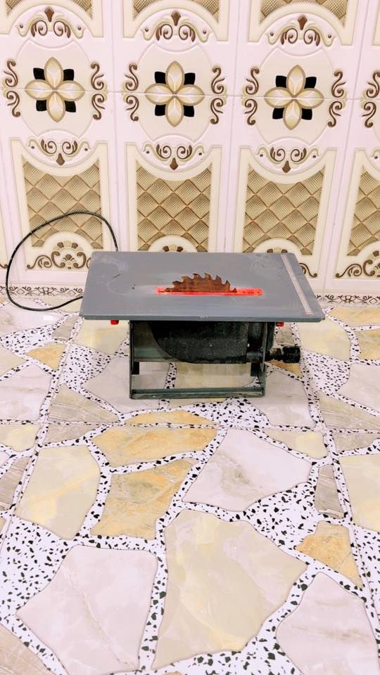 السلام عليم  منشار خشب كهربائي نضيف جدآ للبيع سعره ٧٥رقم بي وتساب ***********
