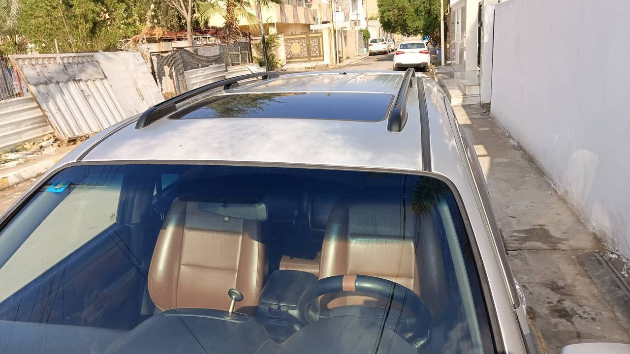 سورينتو 2009 خليجي 7 راكب فول مواصفات فئة EX مكفولة من الضربة ومن الصبغ عدا الدعاميات
رقم كركوك انگليزي تتحول بكل المحافظات 
محرك  6 سلندر  3300  / فور ويل / تحكمات ستيرن / كرسي السائق كهربائي/ فتحة سقف / تبريد + تدفئة شغال 
السعر 110 وبيها مجال 
مكان السيارة الفلوجة ***********
