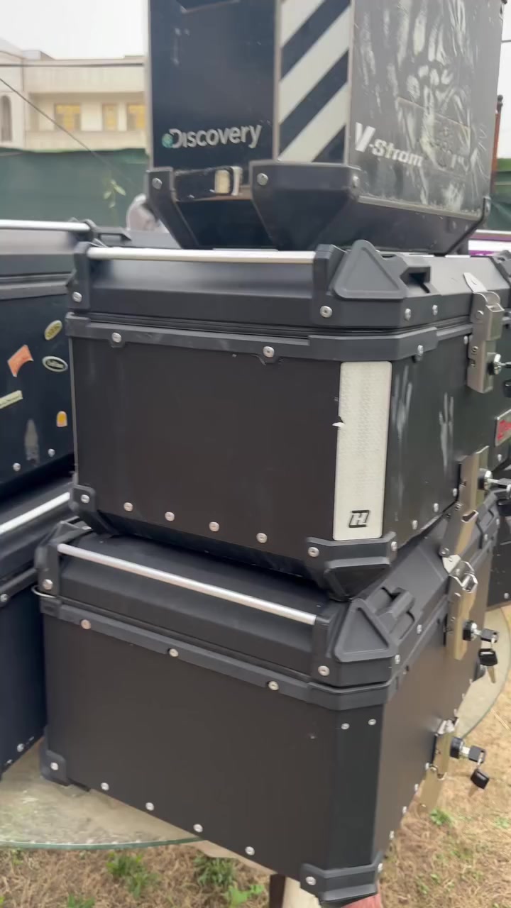 متوفر صندوك خلفي المنيوم اصلي باله يابان مستخدم يشبه الجديد قفاله شغاله ومفاتيح بدون قواعد كما موضح بالفيديو 
مكاني بغداد زيونه 
***********
