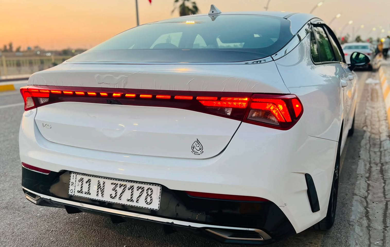 ‎🚘 للبيع Kia K5.   موديل.  2023
‎📍  رقم بغداد. باسمي تحويل ثاني يوم
‎📍 المكان: بغداد – حي الجهاد
‎✅ بدون حادث‎✅ 
بدون إيرباك فقط تقرير تسير وتعمل شرط اذا فيوز مبدل خسارلك الي تريده صور امريكا نزلتهن بل منشور

‎🎨 اللون: أبيض
‎🔥 محرك 1600 تيربو
‎جاهزه السياره من كل النواحي ومابيها نقص 
‎🌟 المواصفات
‎•
‎• ستيرن تدفئة
‎• تشغيل عن بعد
‎• بصمة + هاند بريك بصمة
‎• قيادة ذاتية على الخطوط السريعة
‎• مثبت سرعة /ماشيه. 54. الف مايل
• AUTO HOLD
‎• أوتو بريك
‎• كير أوتو + عادي

‎🛡️ أنظمة الأمان:
• ABS
‎• مانع انزلاق
‎• حساسات إطارات
‎• رادار أمامي وجانبي
‎• مراقبة النقطة العمياء
‎• رادار الخطوط البيضاء
‎• توقف ذاتي عند الرجوع

‎💡 الإضافات:
‎• لايتات 4 عدسات
• LED + زينون
‎• بك لايت LED
‎• مصابيح ضباب LED
‎• كامرة دوارة
‎• شاشة + شاشة أعطال
‎• نظام ملاحة (خريطة)
• Apple CarPlay / Android Auto لاسلكي
‎• بلوتوث + AUX + USB
‎• فول تحكم ستيرن
‎• أشاير بالمرايا

‎• أنظمة قيادة: Eco / Sport / Smart / Normal

بيها مكانين بارد فقط بدون صبغ كفاله
اخوان السوگ كلشي بي وبلتوفيق للجميع
رقم بغداد وهزه جديد باسمي تحويل ثاني يوم

‎💰 السعر:  172. $ دولار وبيها مجال  

‎📞 للاستفسار:***********
‎✅ متوفر واتساب

