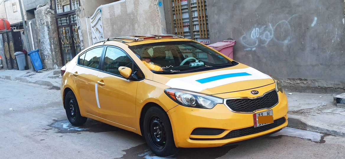 السلام عليكم فورتي 2016حادثها بابين جهة السائق سطحي بدون دواخل والباقي كفاله عامه  محرك2000دوش محرك ما مفتوح ولا كير مفتوح شرط سونار السياره بيها سونار السياره جديده بمعنا الكلمه نفس الصور وبعد احلى من الصور 
120وبيها مجال 
***********
مكاني بغداد
