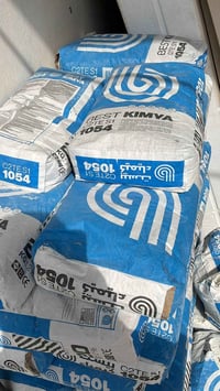 على بركة الله وصلتنا تريلة للاصق سيراميك وبورسلين ومرمر وفوم 1054 شرط ...