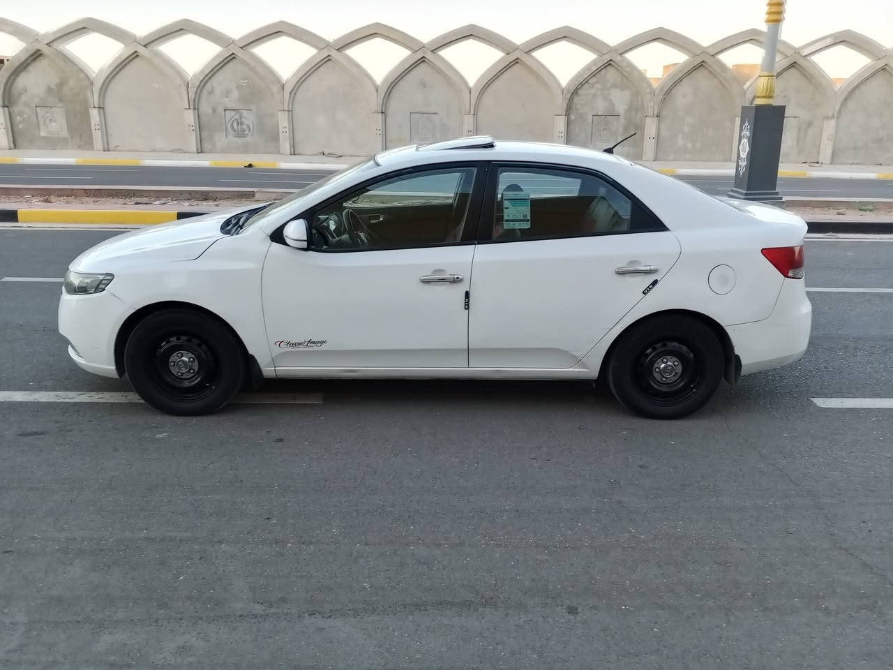 السلام عليكم سياره للبيع نوع سيراتو خليجيه موديل 2011 محرك 1600كير 6نمر فول مواصفات واحد عليه واحد  المواصفات شاشه كامره حساسات خلفيه تحكم ستيرن جهتين اشاره بلمري  مري شفط فتحه تدفئه وتبريد اربعه دسك محرك جديد كبير جديد حداديه جديده رقم كربلاء جديد سنويه لل 28 تحويل مباشر بأسم المشتري السعر المطلوب 93 وبيها مجال للطيبين العنوان كربلاء رقم التلفون ***********
