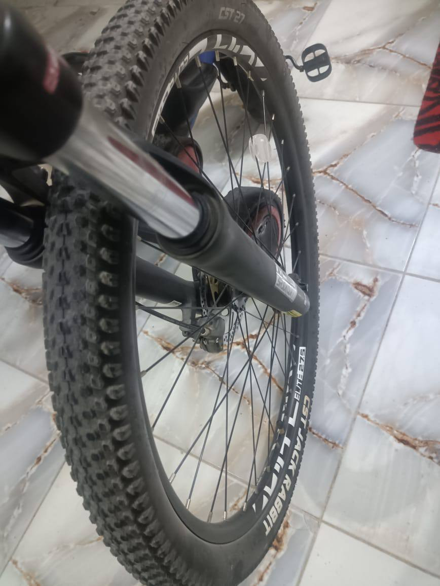 دراجة هوائية ماركة Trinx Elite 700 / D700 Elite جبلي للبيع دراجة نظافة 100/100
دراجة هوائية ماركة Trinx Elite 700 / D700 Elite جبلي للبيع دراجة نظافة 100/100 
گير شيمانو 
بريكات هيدروليك 
فريم المنيوم 
9 سرعات خلفية و 3 امامية 
حجم 27.5 
دراجة متكاملة من كل لنواحي 
سعرها 325 بيها مجال بسيط جدا
للاستفسار تواصل واتساب ***********
