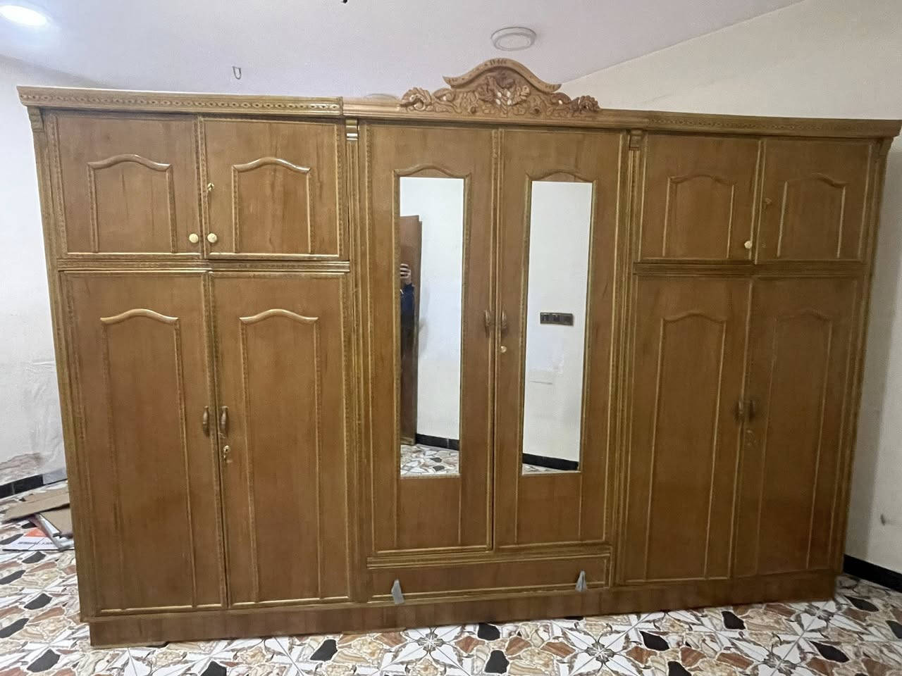 غرفه عراقي تصميم تركي 6قطع مع أضافه كنتور 6ابواب  الغرفه نظيفه كلش السعر   750 رقم الهاتف ***********
