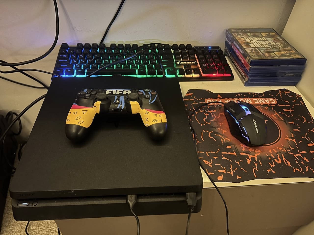 سلام عليكم عندي بلي فور سلم واحد تيرا  (1000)كيكا نضام 13.02 جهاز نضافتة ١٠٠ 💯 كامل ملحقاتة  وكارتونتة جهاز مامفتوح ولا داخل صيانة يعني لوك ستيكر بلادي 

 اخذته قبل شهر واريد ابيعة جهاز  ويا كيبورد وماوس  جيرتيك   هنة وكارتونتهن. ويا قرص كال اوف ديوتي مودرن وارفري ٢٠١٩ ومنزل بي  لعبة رزدنت ايفل وريمبو سيكس ومودرن الثانية

  سعرة (٢٥٠) وبي ضمان ١٥ يوم اي مشكلة بلجهاز الك حك ترجعة  

مكاني بغداد الكاضمية  وهاذة رقمي *********** الي يحب يتصل  او يتفضل بلخاص واني بلخدمة مااقصر انشالله ✨🤍
